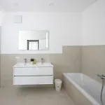 Free Parking, Luxury Beds, Nespresso, Netflix * Βελς