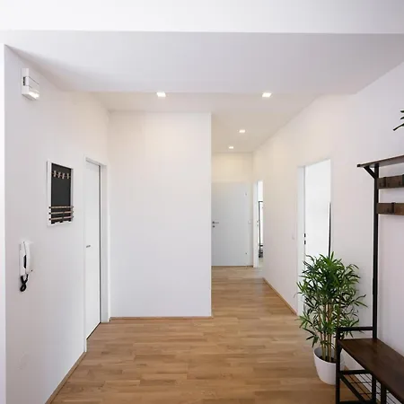Free Parking, Luxury Beds, Nespresso, Netflix