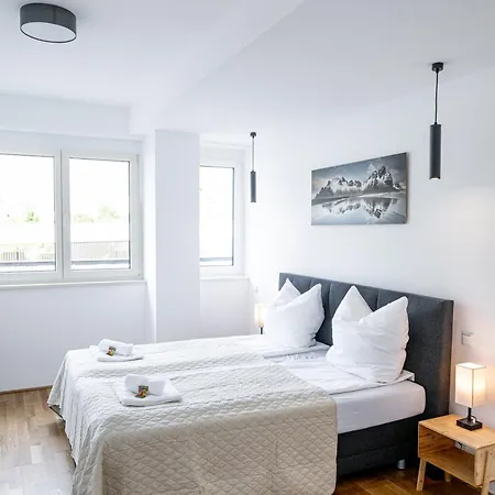 Free Parking, Luxury Beds, Nespresso, Netflix Apartment *