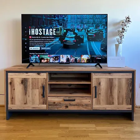 Free Parking, Luxury Beds, Nespresso, Netflix Apartment