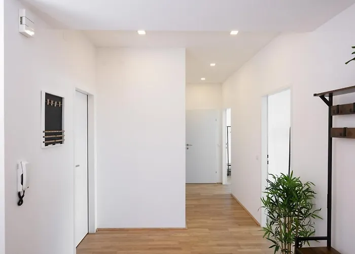 Free Parking, Luxury Beds, Nespresso, Netflix