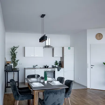 Free Parking, Luxury Beds, Nespresso, Netflix